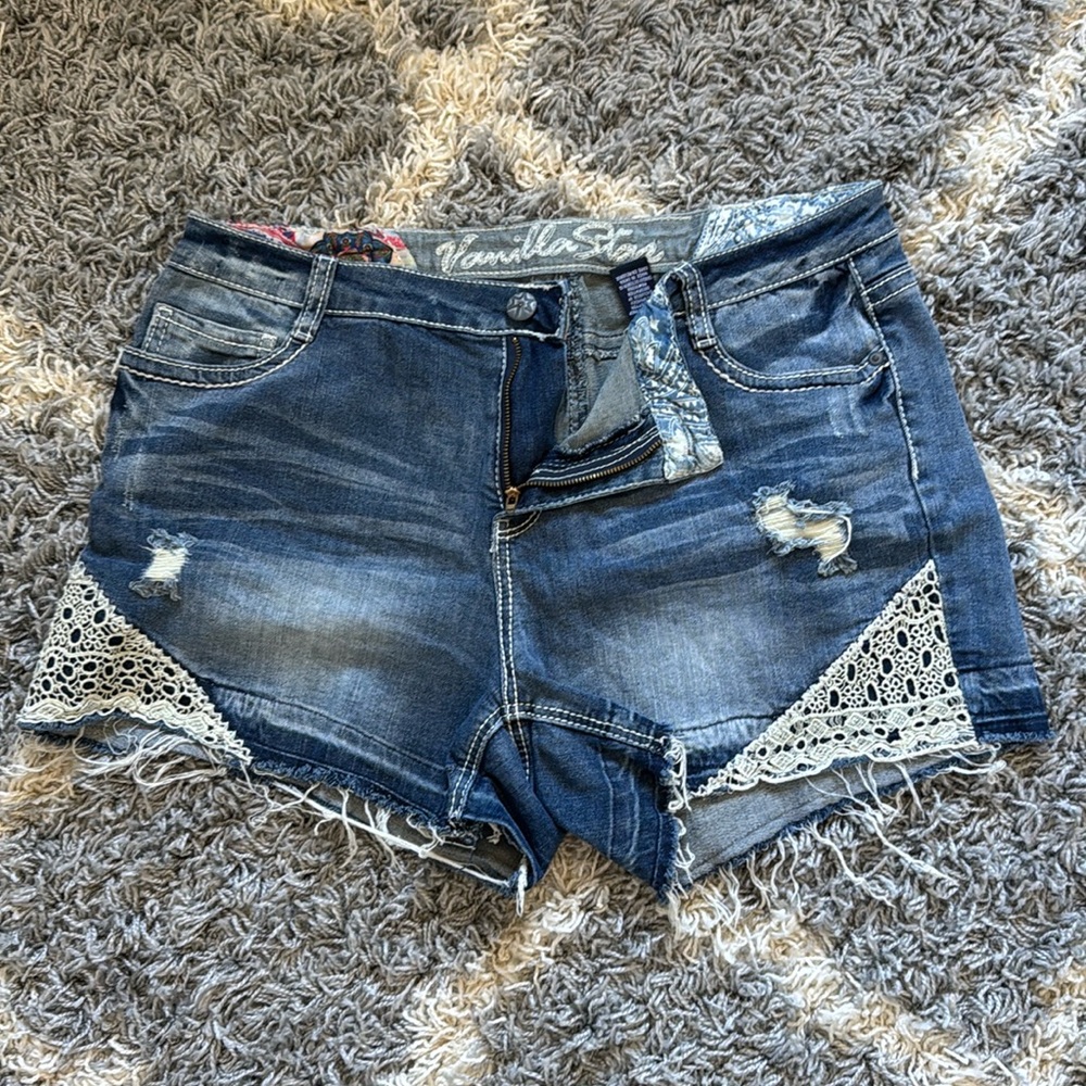 Jean shorts soooo cute